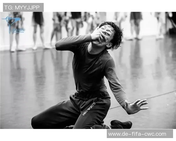 芭蕾王子的足球梦:在舞台与球场之间的优雅与激情交融